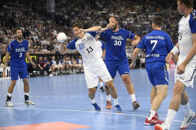 Marcus Ahlm Allstars, white against Gueric Kervadec Team Alfred, blue, handball, men, farewell match, coach Alfred Gislason, THW Kiel, 26 07 19 Kiel Sparkassen Arena Schleswig Holstein Germany