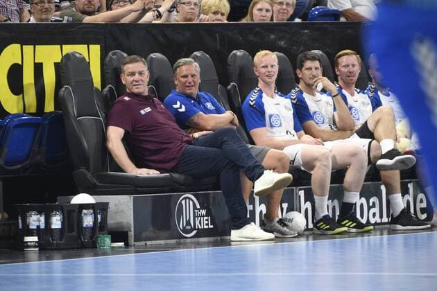 Alfred Gislason with Nilkolaj Jacobsen, handball, men, farewell game, coach Alfred Gislason, THW Kiel, 26 07 19 Kiel Sparkassen Arena Schleswig Holstein Germany