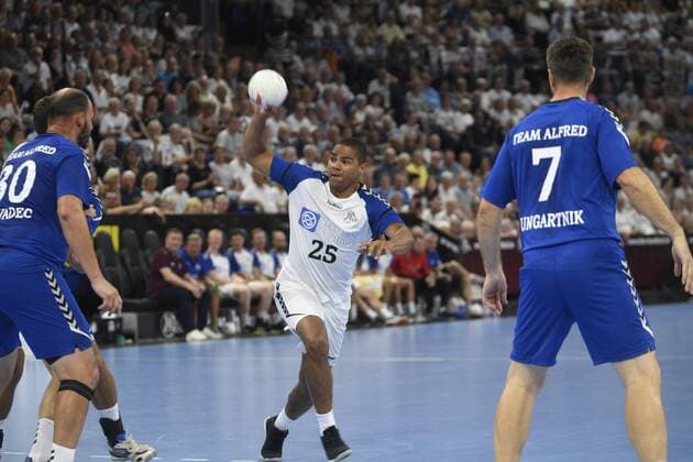 Daniel Narcisse Allstars , named Air France after a body illusion, handball, men, farewell game, coach Alfred Gislason, THW Kiel, 26 07 19 Kiel Sparkassen Arena Schleswig Holstein Germany