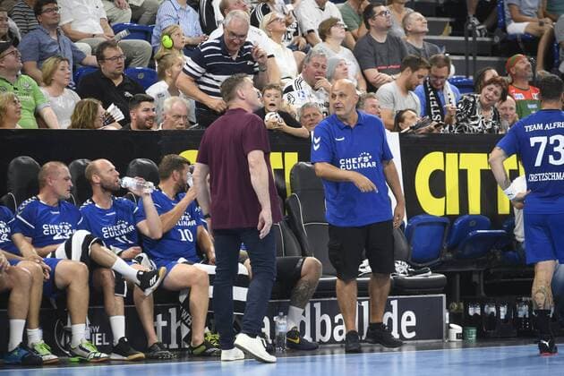 Piet Krebs right with Alfred Gislason, handball, men, farewell game, coach Alfred Gislason, THW Kiel, 26 07 19 Kiel Sparkassen Arena Schleswig Holstein Germany