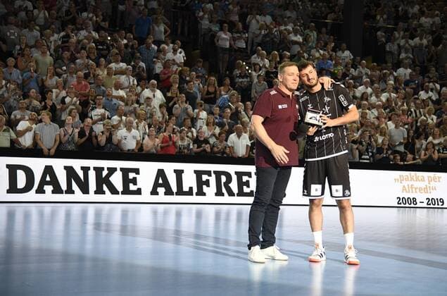 Domagoj Duvnjak THW Kiel says thank you Alfred, handball, men, farewell game, coach Alfred Gislason, THW Kiel, 26 07 19 Kiel Sparkassen Arena Schleswig Holstein Germany