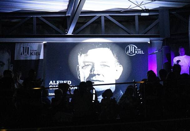 The picture of Alfred Gislason hangs in the hall, handball, men, farewell game, coach Alfred Gislason, THW Kiel, 26 07 19 Kiel Sparkassen Arena Schleswig Holstein Germany