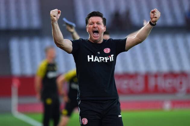 Fußball Regionalliga Staffel West 1. Spieltag Rot-Weiss Essen - Borussia Dortmund II am 26.07.2019 im Stadion Essen in Essen Jubel Christian Titz ( Cheftrainer Essen ) *** Football Regionalliga Relay West 1 Matchday Red White Essen Borussia Dortmund II on 26 07 2019 at the Essen Stadium in Essen Jubel Christian Titz Head Coach Essen xRx
