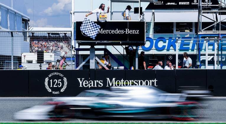 27 07 2019, xpsx, Motorsport FIA Formula 1, Mercedes Benz Grand Prix of Germany 2019 3 Free Practice v l Lewis Hamilton Mercedes AMG Petronas Motorsport 44 GBR waved pole position 125 years Mercesdes Motorsports Hockenheim
