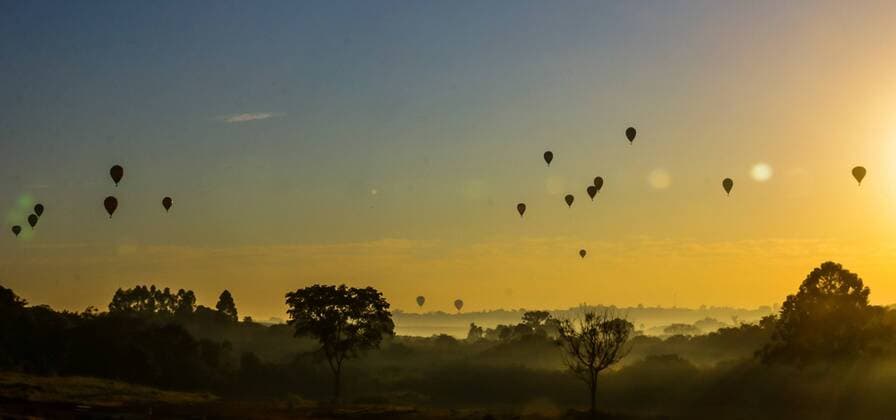 Sport Themen der Woche KW30 Sport Bilder des Tages Campeonato Brasileiro de Balonismo ARAÇOIABA DA SERRA, SP - 27.07.2019: CAMPEONATO BRASILEIRO DE BALONISMO - Twenty balloons take part in the Brazilian Balloon Championship takes place in Araçoiaba da Serra, in the interior of SP, this Saturday morning. In the photo balloons take off at sunrise. (Photo: Cadu Rolim Fotoarena) x1768084x  CaduxRolim