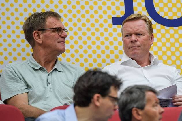 (L-R) assistent trainer Dwight Lodeweges of Netherlands, coach Ronald Koeman of Netherlands during the Johan Cruijff shield match between Ajax Amsterdam and PSV Eindhoven on July 27, 2019 at the Johan Cruijff Arena in Amsterdam, The Netherlands. Johan Cruijff Shield 2019 2020 xVIxVIxImagesx xGerritxvanxKeulenxIVx 200493038