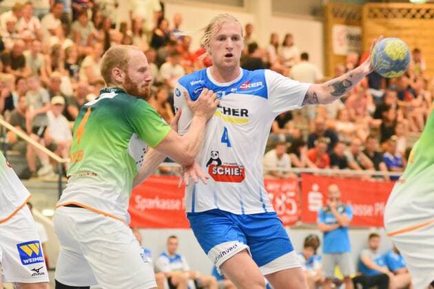 Elvar Asgeirsson TVB 1898 Stuttgart 4 against Stefan Kneer HSG Wetzlar 4 Handball , men , preparation , tournament, Altensteig , S Cup , 27 07 2019, photo TBaur Eibner S Cup TVB 1898 Stuttgart vs. HSG Wetzlar Altensteig Copyright: xEIBNER TobiasxBaurx EP_TBR
