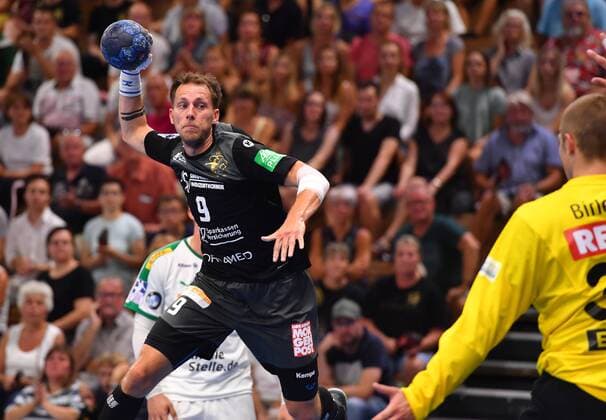 on ball Julius Dierberg Dresden against goalkeeper Joel Birlehm Leipzig, HC Elbflorenz Dresden against SC DHfK Leipzig, test match, friendly match, handball, 2 League of Men, 2 Bundesliga, season 2019 2020, Dresden, BallsportARENA Dresden, 27 07 2019,