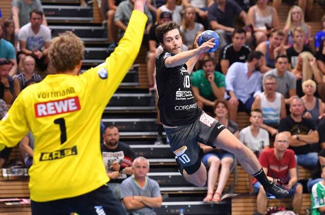 on ball Nils Gugisch Dresden against goalkeeper Jens Vortmann Leipzig, HC Elbflorenz Dresden against SC DHfK Leipzig, test match, friendly match, handball, 2 League of Men, 2 Bundesliga, season 2019 2020, Dresden, BallsportARENA Dresden, 27 07 2019,