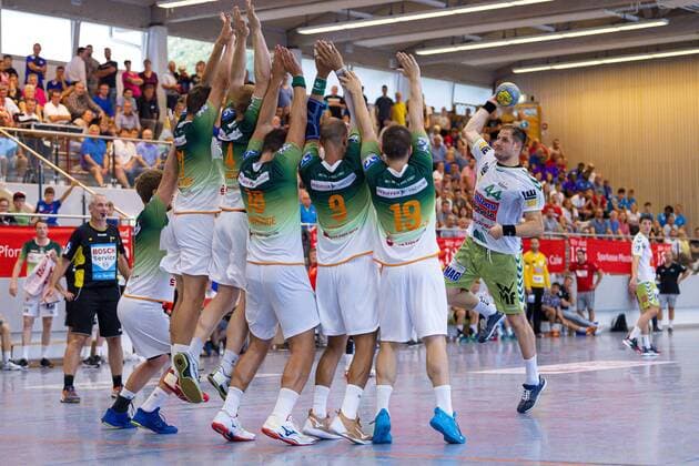 Altensteig, Germany 28 July 2019 HBL S Cup 19 20 FA Göppingen vs HSG Wetzlar Kresimir Kozina Goeppingen in direct free-throw against the defence of HSG Wetzlar Altensteig Eichwaldhalle Baden Württemberg Germany