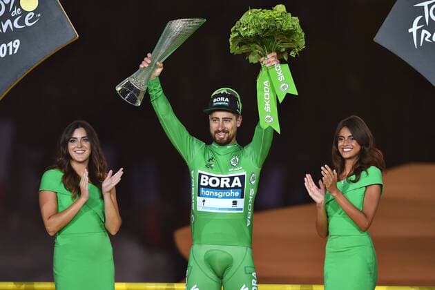 Sport Themen der Woche KW30 Sport Bilder des Tages Slovakian Peter Sagan of Bora-Hansgrohe wearing the green jersey celebrates on the podium of the final stage of the 106th edition of the Tour de France cycling race, from Rambouillet to Paris Champs-Elysees (128km), France, Sunday 28 July 2019. This year s Tour de France starts in Brussels and takes place from July 6th to July 28th. DAVIDxSTOCKMAN  x05635355x