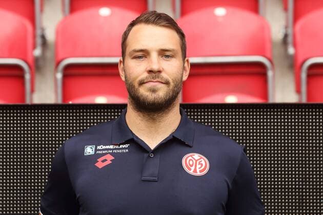 NICO HOELZEL PHYSIOTHERAPEUT 1. FSV MAINZ 05 FUSSBALL, GER, 1.BL, PORTRAETTERMIN 2019 2020, 