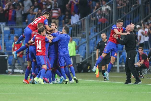 Football Champions League qualification round 2 19 20 FC Basel 1893 vs PSV Eindhoven 30 07 2019 Goal celebration at FC Basel, at the Football Champions League match qualification round 2 between FC Basel 1893 and PSV Eindhoven, on Tuesday, 30 July 2019 Sankt Jakob Park in Basel Switzerland Copyright: xBEAUTIFULxSPORTS G.xHubbsx