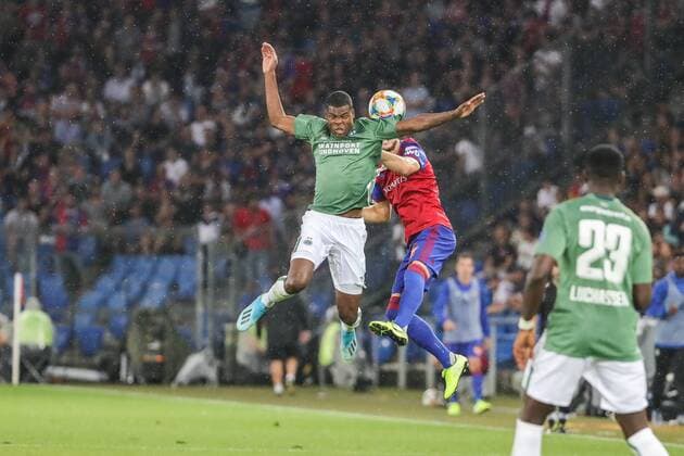 Football Champions League qualifying round 2 19 20 FC Basel 1893 vs PSV Eindhoven 30 07 2019 Denzel Dumfries PSV Eindhoven 22 and Ricky van Wolfswinkel FC Basel 9 in the header duel, at the Football Champions League match qualifying round 2 between FC Basel 1893 and PSV Eindhoven, on Tuesday, 30 July 2019 Sankt Jakob Park in Basel Switzerland Copyright: xBEAUTIFULxSPORTS G.xHubbsx