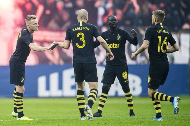 190731 Sebastian Larsson of AIK celebrates with his teammates after scoring 2 1 during the UEFA Champions League qualifying match between AIK and Maribor on July 31, 2019 in Stockholm Photo Jesper Zerman BILDBYRAN Cop 234 Fotboll Football UEFA Champions League 2019 2020 Champions League qualification CL AIK Maribor Jubel,  Copyright: JESPERxZERMAN BB190731JZ050