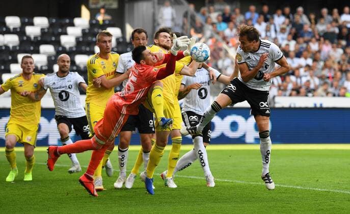 Football UEFA Champions League Q2 Rosenborg - BATE Lerkendal Stadium, Trondheim, Norway 31 July 2019 Rosenborgs Anders Konradsen er farlig frampa og header Foto : Arve Johnsen, Digitalsport 