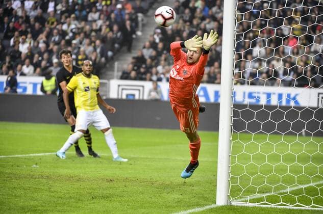 STOCKHOLM 20190731 Marobors goalie Kenan Piric drops AIKs second goal during Wednesdays qualifying match to the Uefa Champions League, second round, second match between AIK and NK Maribor at Friends Arena Photo Naina Helén Jama TT code 11880 Stockholm Sweden x11880x,  Copyright: xNainaxHelénxJama TTx KVAL CHAMPIONS LEAGUE AIK-MARIBOR