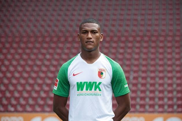 Carlos Gruezo FC Augsburg 1907 1 BL, portrait date 2019 2020,