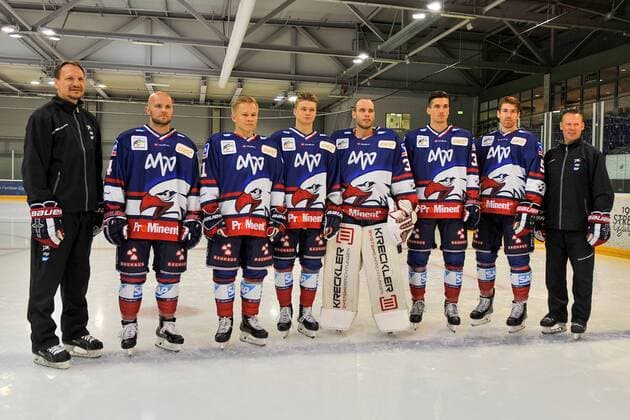Adler Mannheim The newcomers v l Mannheims coach Pavel Gross, Mannheims Chad Billins, Mannheims Jan Mikael Järvinen Jaervinen, Mannheims Tim Stützle, Mannheims Johan Gustafsson Nr 35 , Mannheims Borna Rendulic, Mannheims Björn Bjoern Krupp and Mannheims Co coach Mike Pellegrims of Adler Mannheim in the season 2019 2020 Mannheim 30 07 19 Ice hockey SAP Arena , Mannheim Baden Wuerttemberg Germany SAP Arena