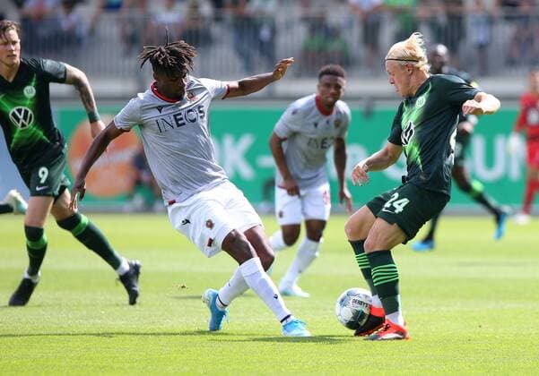 VfL vs. Nice, Test match Wolfsburg, 03 08 2019, FOßBALL VfL Wolfsburg vs. OGC Nice, Test match, Season 2019 20 Adrien Tameze OGC Nice , Xaver Schlager VfL Wolfsburg Wolfsburg