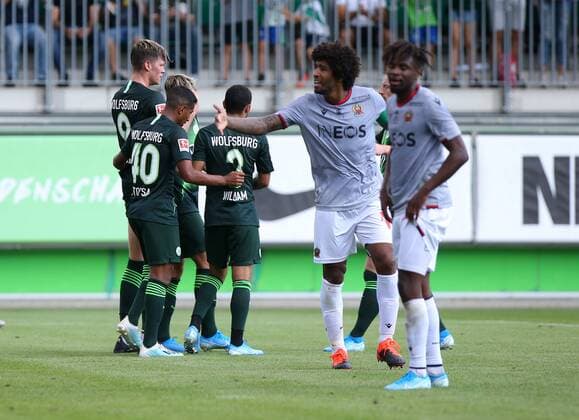 VfL vs Nizza, test match Wolfsburg, 03 08 2019, FUßBALL VfL Wolfsburg vs OGC Nizza, test match, 2019 season 20 Wout Weghorst VfL Wolfsburg cheers with team-mates after his goal to 2 1 Wolfsburg