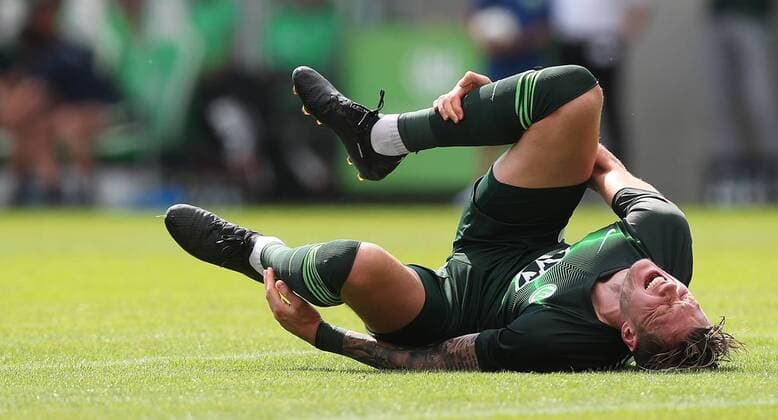Injury Wout Weghorst VfL Wolfsburg DFL REGULATIONS PROHIBIT ANY USE OF PHOTOGRAPHS AS IMAGE SEQUENCES AND OR QUASI VIDEO
