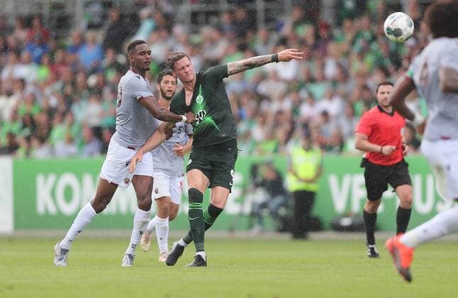 Wout Weghorst VfL Wolfsburg in the duel DFL REGULATIONS PROHIBIT ANY USE OF PHOTOGRAPHS AS IMAGE SEQUENCES AND OR QUASI VIDEO