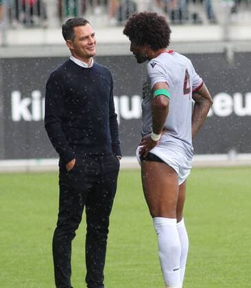 VfL vs. Nice Football, 2019 2020 season, Bundesliga, VfL Wolfsburg, friendly match, VfL Wolfsburg vs. OGC Nice, picture shows VfL Sports Director Marcel Schäfer with Dante OGC, 4 Wolfsburg