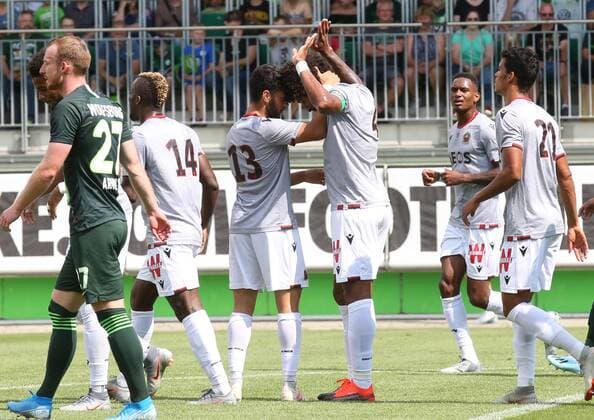 VfL vs. Nice football, season 2019 2020, Bundesliga, VfL Wolfsburg, friendly match, VfL Wolfsburg vs. OGC Nice, picture shows Dante OGC, 4 apologizes after his goal to the 1 1 Wolfsburg