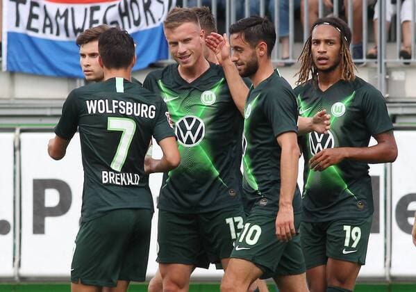 VfL vs. Nice football, season 2019 2020, Bundesliga, VfL Wolfsburg, friendly match, VfL Wolfsburg vs. OGC Nice, picture shows Yannick Gerhardt VfL, 13 cheers over his goal to the 3 1 Wolfsburg