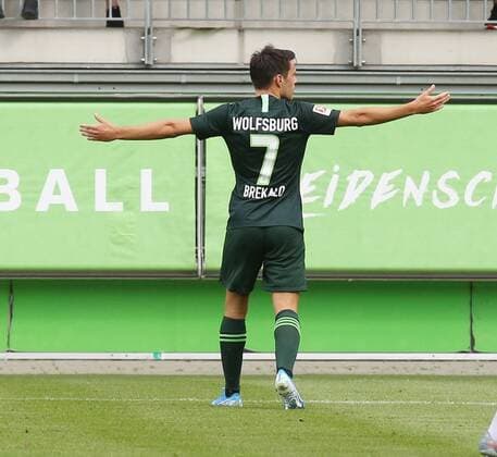 VfL vs. Nice football, season 2019 2020, Bundesliga, VfL Wolfsburg, friendly match, VfL Wolfsburg vs. OGC Nice, picture shows Josip Brekalo VfL, 7 cheers over his goal to the 4 1 Wolfsburg