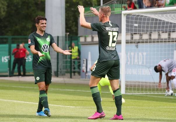 VfL vs. Nice football, season 2019 2020, Bundesliga, VfL Wolfsburg, friendly match, VfL Wolfsburg vs. OGC Nice, picture shows Yannick Gerhardt VfL, 13 cheers over his goal to 5 1 with Josip Brekalo VfL, 7 Wolfsburg