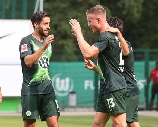 VfL vs. Nice football, season 2019 2020, Bundesliga, VfL Wolfsburg, friendly match, VfL Wolfsburg vs. OGC Nice, picture shows Yannick Gerhardt VfL, 13 cheers over his goal to 5 1 with Yunus Malli VfL, 10 Wolfsburg