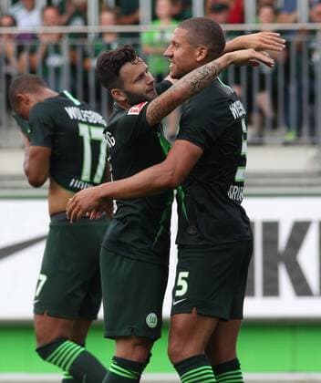 VfL vs. Nice football, season 2019 2020, Bundesliga, VfL Wolfsburg, friendly match, VfL Wolfsburg vs. OGC Nice, picture shows Jeffrey Bruma VfL, 5 cheers over his goal to 8 1 with Renato Steffen VfL, 8 Wolfsburg