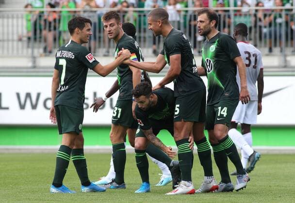 VfL vs. Nice football, season 2019 2020, Bundesliga, VfL Wolfsburg, friendly match, VfL Wolfsburg vs. OGC Nice, picture shows Jeffrey Bruma VfL, 5 cheers over his goal to 8 1 with Renato Steffen VfL, 8 , Robin Knoche VfL, 31 , Josip Brekalo VfL, 7 and Admir Mehmedi VfL, 14 Wolfsburg