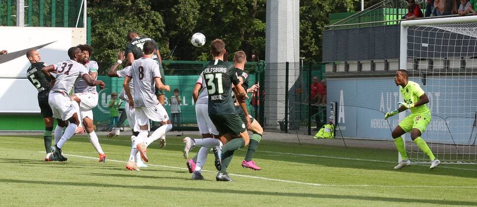 VfL vs. Nice Football, season 2019 2020, Bundesliga, VfL Wolfsburg, friendly match, VfL Wolfsburg vs. OGC Nice, picture shows Felix Uduokhai VfL, 17 scored in this scene by header the goal to 6 1 Wolfsburg