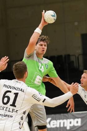 HANDBALL - Allstars vs Kiel, test match GRAZ,AUSTRIA,03.AUG.19 - HANDBALL - Styrian Allstars vs THW Kiel, test match. Image shows Hendrik Pekeler (Kiel) and Daniel Dicker (Allstars). GEPAxpictures xChristianxWalgram