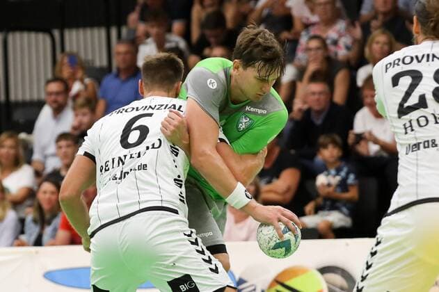 HANDBALL - Allstars vs Kiel, test match GRAZ,AUSTRIA,03.AUG.19 - HANDBALL - Styrian Allstars vs THW Kiel, test match. Image shows Harald Reinkind (Kiel) and Daniel Dicker (Allstars). GEPAxpictures xChristianxWalgram