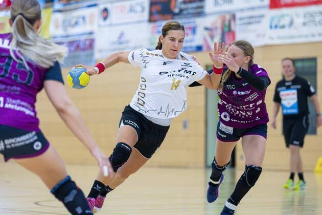 Wittlich, Germany 02 August 2019 Tournament Handball Cup 2019 TuS Metzingen vs SG BBM Bietigheim v left in duel Karolina Kudlacz Gloc Bietigheim and Tamara Haggerty Metzingen Wittlich Eventum Rheinland Pfalz Germany