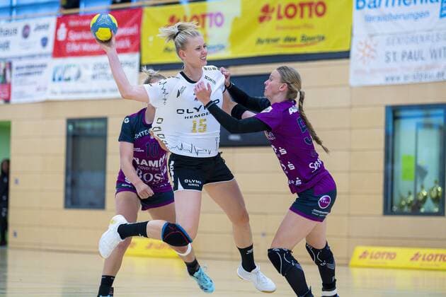 Wittlich, Germany 02 August 2019 Tournament Handball Cup 2019 TuS Metzingen vs SG BBM Bietigheim v left in duel Kim Naidzinavicius Bietigheim and Tamara Haggerty Metzingen Wittlich Eventum Rheinland Pfalz Germany
