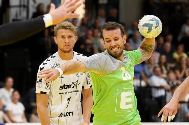 HANDBALL - Allstars vs Kiel, test match GRAZ,AUSTRIA,03.AUG.19 - HANDBALL - Styrian Allstars vs THW Kiel, test match. Image shows Magnus Landin (Kiel) and Martin Breg (Allstars). GEPAxpictures xChristianxWalgram