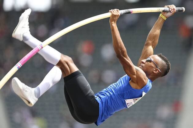 Bilder des Jahres 2019, Sport 08 August Sport Themen der Woche KW31 Sport Bilder des Tages Deutsche Leichtathletik-Meisterschaften; Berlin, 04.08.2019 Deutscher Meister 2019 im Stabhochsprung: Raphael Holzdeppe (LAZ Zweibruecken); Deutsche Leichtathletik-Meisterschaften am 04.08.2019 im Olympiastadion, Berlin (Berlin) an Tag 2 (Vormittags-Session). *** German Athletics Championships Berlin, 04 08 2019 German Champion 2019 in pole vault Raphael Holzdeppe LAZ Zweibruecken German Athletics Championships 04 08 2019 in the Olympic Stadium, Berlin Berlin on day 2 morning Session Copyright: xBEAUTIFULxSPORTS AxelxKohringx