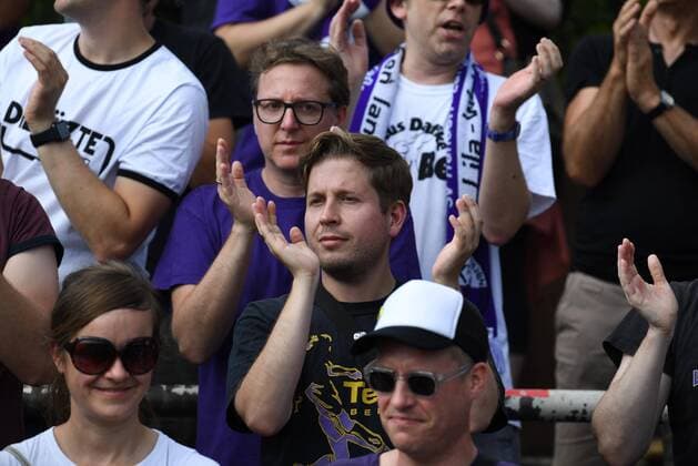 Football, Men, Season 2019 2020, NOFV Oberliga Nord 1 Matchday , SV Tasmania Tennis Borussia, Fan Kevin Kühnert SPD, Federal Chairman of the Jusos in the guest block of TeBe, 04 08 2019, Copyright: xMatthiasxKochx