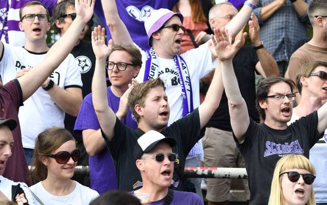 Football, Men, Season 2019 2020, NOFV Oberliga Nord 1 Matchday , SV Tasmania Tennis Borussia, Fan Kevin Kühnert SPD, Federal Chairman of the Jusos in the guest block of TeBe, 04 08 2019, Copyright: xMatthiasxKochx