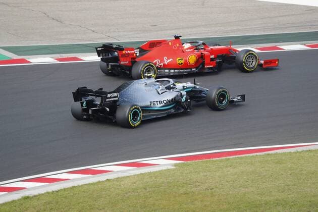 Motorsports: FIA Formula One World Championship, WM, Weltmeisterschaft 2019, Grand Prix of Hungary, Start, 5 Sebastian Vettel (GER, Scuderia Ferrari Mission Winnow), 77 Valtteri Bottas (FIN, Mercedes AMG Petronas Motorsport), Budapest Hungary