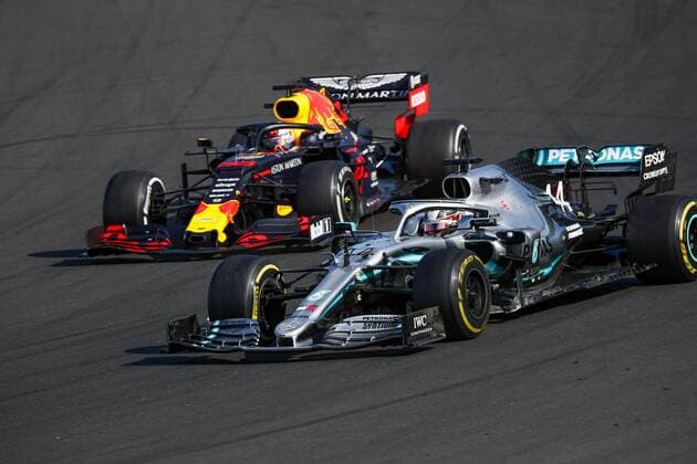 Motorsports: FIA Formula One World Championship, WM, Weltmeisterschaft 2019, Grand Prix of Hungary, 44 Lewis Hamilton (GBR, Mercedes AMG Petronas Motorsport), 33 Max Verstappen (NLD, Aston Martin Red Bull Racing), Budapest Hungary