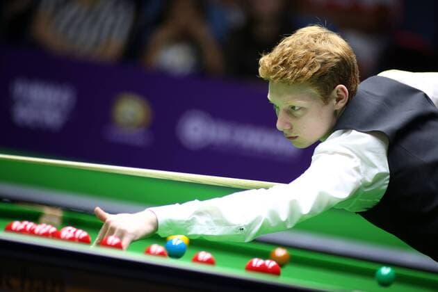 Bilder des Jahres 2019, Sport 08 August Sport Themen der Woche KW31 Sport Bilder des Tages Simon Lichtenberg of Germany plays a shot to Ding Junhui of China in the heldover match during the 2019 World Snooker International Championship in Daqing city, northeast China s Heilongjiang province, 4 August 2019. Ding Junhui defeated Simon Lichtenberg 6-5. Ding Junhui plays hard to beat Simon Lichtenberg at 2019 World Snooker International Championship  bjl13601284