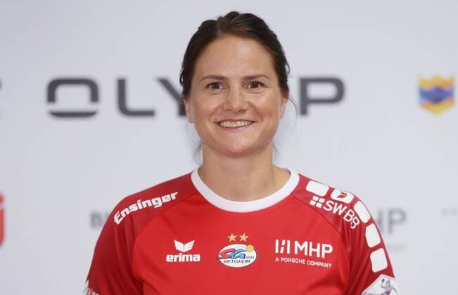 Stuttgart , Handball photo opportunity SG BBM Bietigheim , Anna Loerper