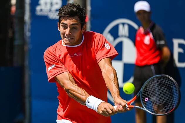 MONTREAL, QC - AUGUST 05: Cristian Garin (CHI) returns the ball during the ATP, Tennis Herren Coupe Rogers first round match on August 5, 2019 at IGA Stadium in Montreal, QC (Photo by David Kirouac Icon Sportswire) TENNIS: AUG 05 Coupe Rogers Icon190805020