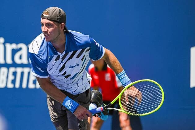 MONTREAL, QC - AUGUST 05: Jan-Lennard Struff (GER) returns the ball during the ATP, Tennis Herren Coupe Rogers first round match on August 5, 2019 at IGA Stadium in Montreal, QC (Photo by David Kirouac Icon Sportswire) TENNIS: AUG 05 Coupe Rogers Icon190805032